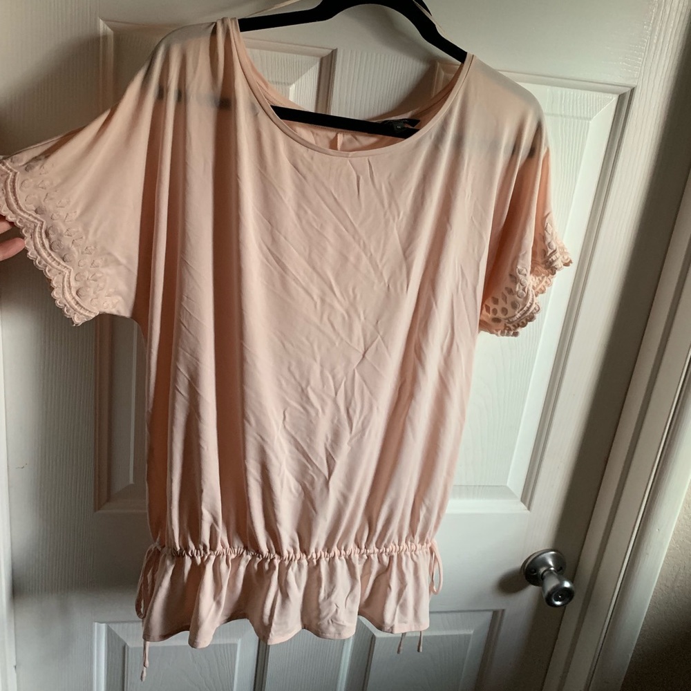 Cute Banana Republic top, with adorable details!